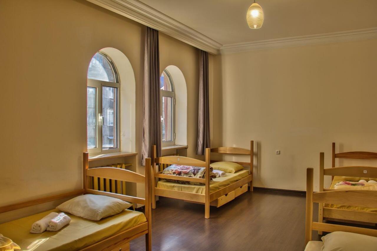 Classy And Cozy Hostel Erywań Zewnętrze zdjęcie